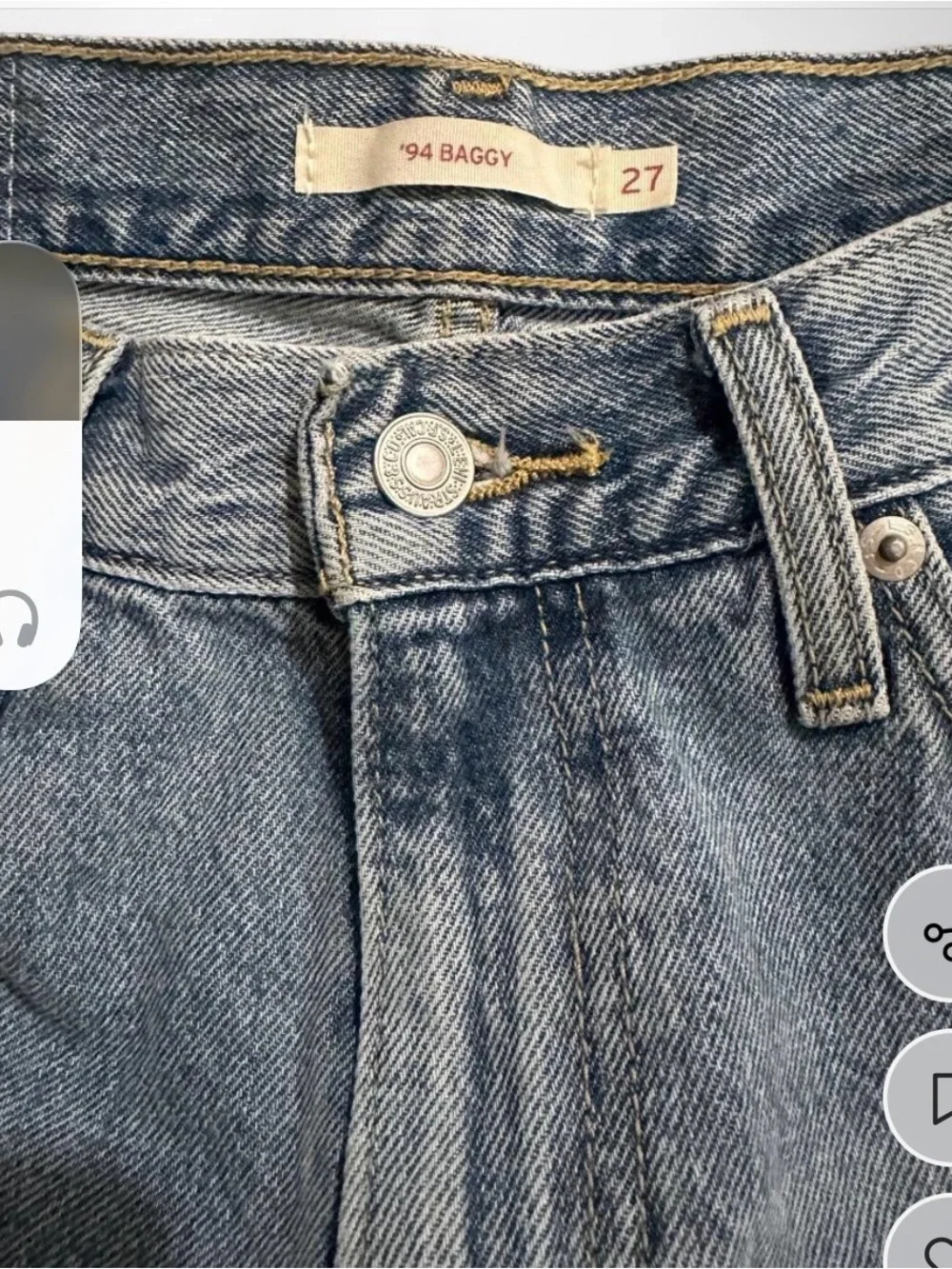 Levi is 94 baggy jeans women’s size 27 high-rise light wash loose straight leg31